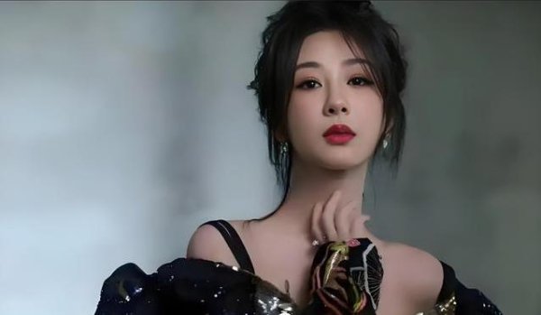 蔚莱策略 童星被嫌长得丑，杨紫拼命逆袭，终成收视女王？
